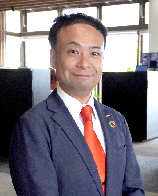 専務取締役 兼 開発営業本部長　山口 賢